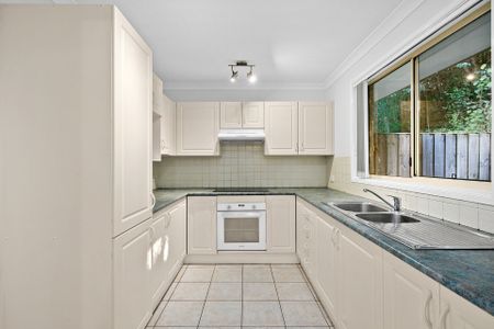 Spacious & Comfortable Living in Peaceful Woronora Setting - Photo 3