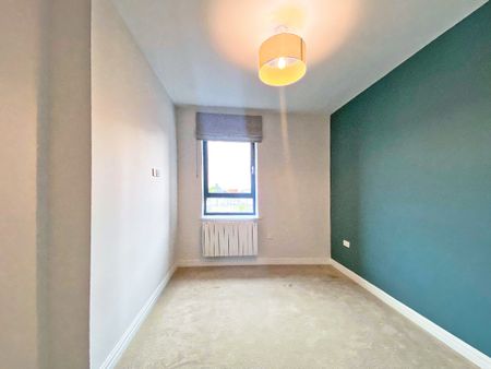 Pembroke Broadway, Camberley, Surrey, GU15 - Photo 3