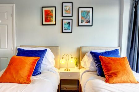 4 bedroom terraced house to rent - Photo 3