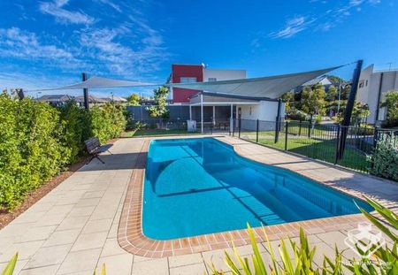 MODERN TOWNHOUSE HALPINE LAKE MANGO HILL - Photo 5
