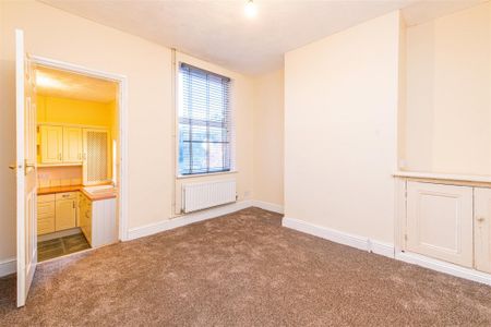 2 bed House - Mid Terrace To Let - Photo 3