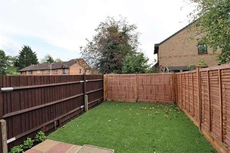 Greystoke Drive, Ruislip, Middlesex, HA4 - Photo 2