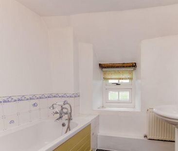 4 bedroom semi-detached house to rent - Photo 6