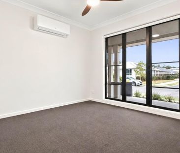 Comfortable Living with Modern Features! - Photo 6