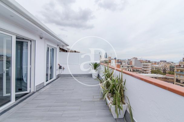 Penthouse for rent in Eixample - Photo 1