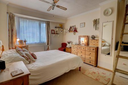 4 bedroom semi-detached house to rent - Photo 2