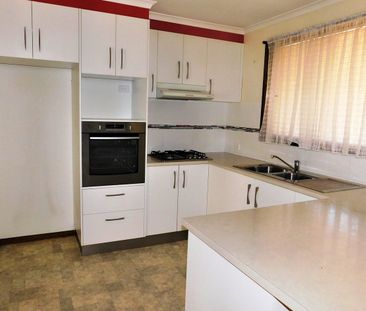 2/14 Wirilda Close, Wodonga, Vic 3690 - Photo 3