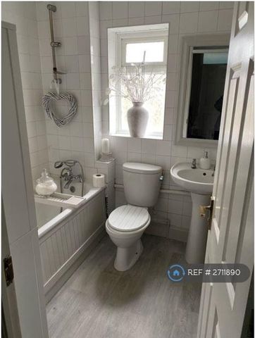 3 bedroom detached house to rent - Photo 4