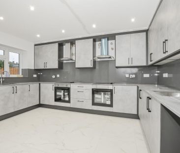 5 bedroom semi-detached bungalow to rent - Photo 6