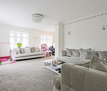 5 bedroom detached house to rent - Photo 2