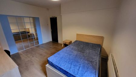 6 bedroom semi-detached house to rent - Photo 4