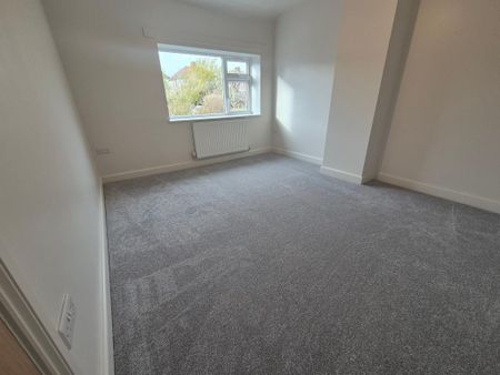 3 bedroom semi-detached house to rent - Photo 3