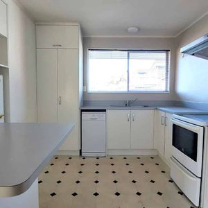 Upstairs City Apartment! - Photo 2