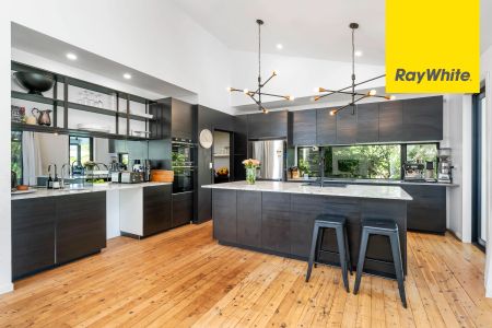 The Ultimate Summer Home - Luxury Family Living (Pool Maintenance Included in Rent) - Photo 2