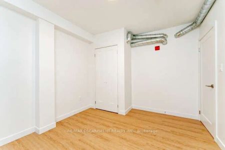 127 Victoria Avenue S #7 - Photo 4