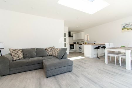 3 Bed Bungalow Middle Road - Photo 2