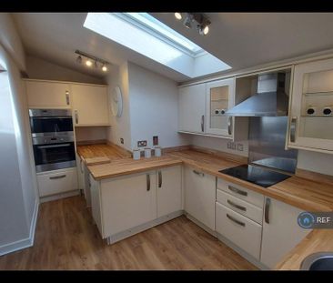 4 bedroom semi-detached house to rent - Photo 4