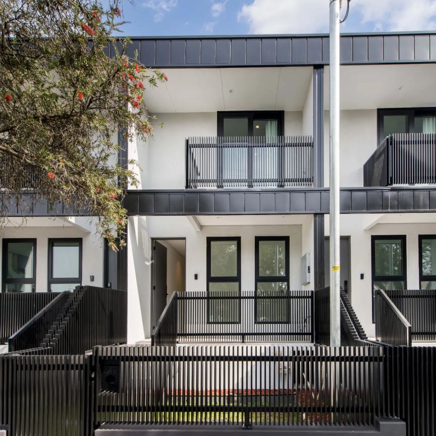 Contemporary Luxury Living in Prime Leichhardt Location - Photo 1