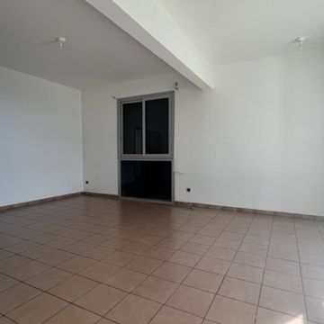 Location Maison 6 pièces 165m² ST DENIS 97400 - Photo 1