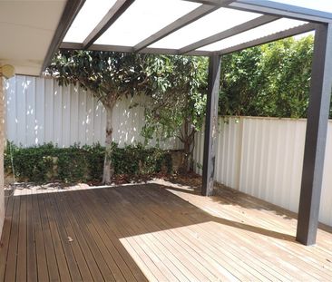 🏡✨ Beautiful 3x2 Family Home in Quiet Leeming Cul‑de‑Sac! - Photo 6