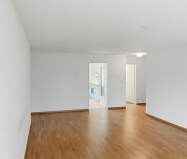 Modern 4.5-room apartment with large balcony near Wil – available now! - Photo 3