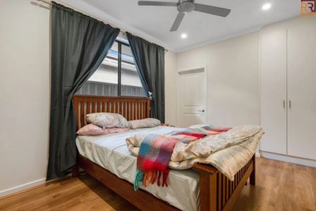 Spacious 4-Bedroom Family Home with Modern Amenities in Enfield - Photo 4