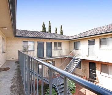 Spacious One Bedroom Unit in Great Location! "10-minute walk to Ade... - Photo 1