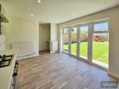 Bitten Avenue, Rochford - Photo 2