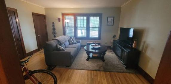 3 BEDROOM MAIN OF DUPLEX AT PARENT & OTTAWA - AVAILABLE MAR 1st - Photo 2