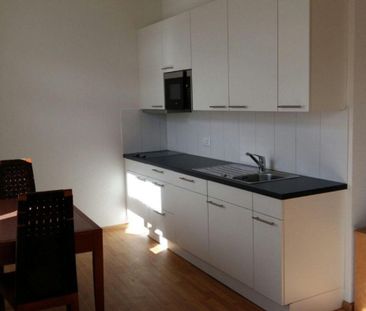 Rent a 1 room studio in Delémont - Photo 2
