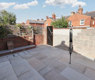 6 bedroom terraced house to rent - Photo 1