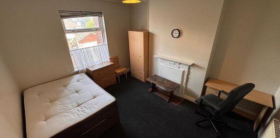 1 bedroom in a house share to rent - Photo 2