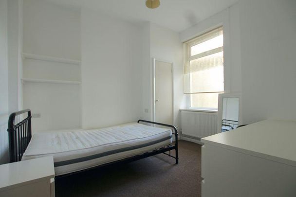 6 bedroom property to rent - Photo 1