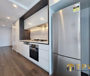 Sky-High Living | 1 Bedroom + Study with Stunning Views - Photo 4