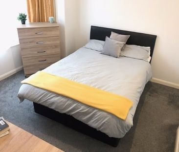Room in a Shared House, Newcombe Road, SO15 - Photo 4