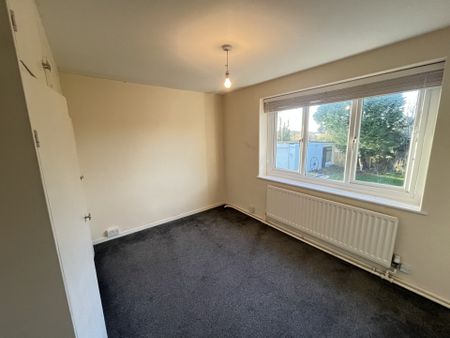 St.PetersLane, Bickenhill, SOLIHULL - Photo 3