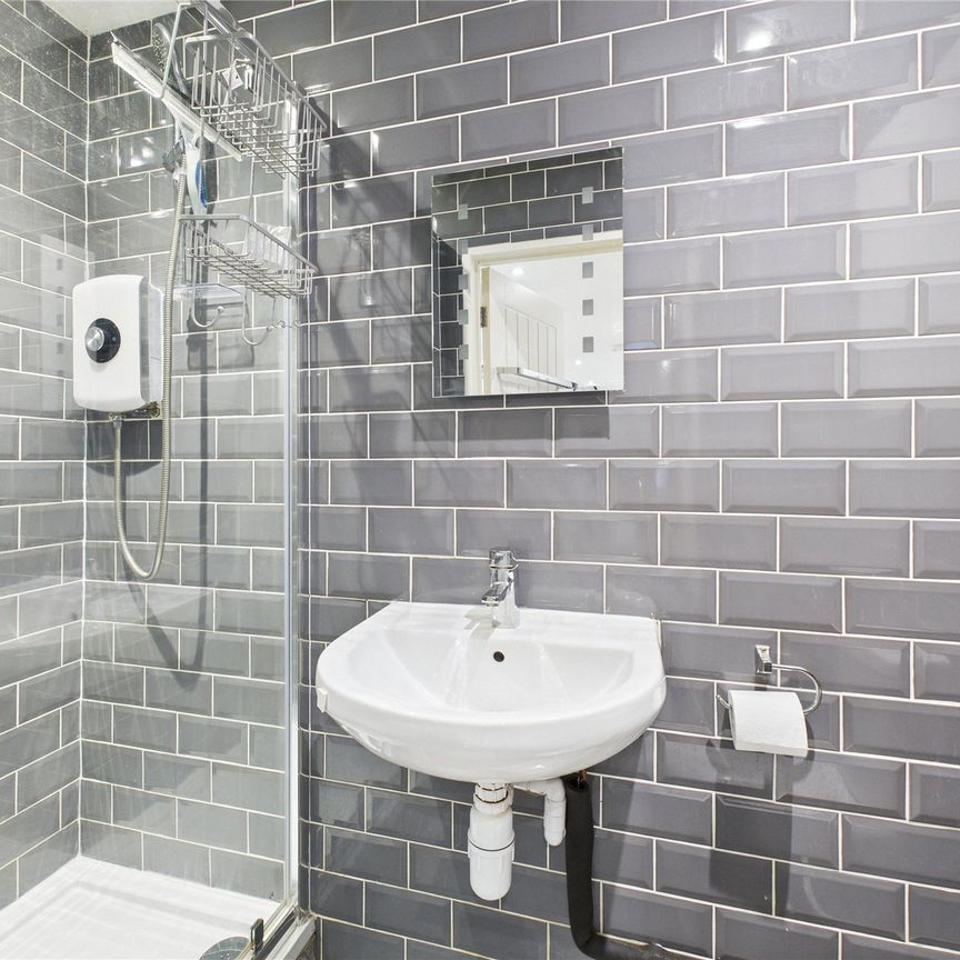 Owlsmoor Road, Sandhurst Owlsmoor Road, Sandhurst - Photo 2