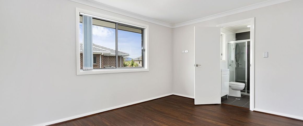 Brand New Stylish Street Facing Town Home - Short Walk to Quakers Hill Train Station - Photo 1