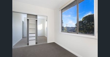 Stylish 3 Bedroom Townhouse - Photo 4