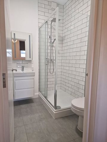 Room in a Shared House, Wood Street, E17 - Photo 5