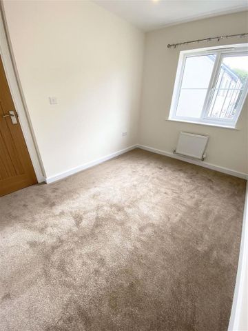 2 bedroom end of terrace house to rent - Photo 3