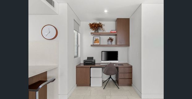 Penthouse Apartment with Superb Entertainer's Terrace & Spectacular Ocean Views - Photo 1