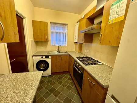 2 bedroom end of terrace house to rent - Photo 4