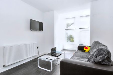 Quaker Lane, Flat 3, Plymouth - Photo 2