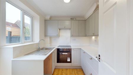 3 bedroom semi-detached house to rent - Photo 4