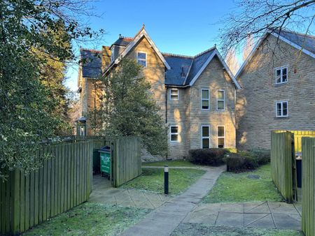 2 bedroom flat to rent - Photo 2