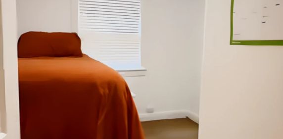 2 bed 1 bath*2 - Photo 2