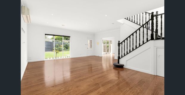 Family Townhouse in Fantastic Location - Photo 1