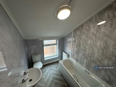 2 bedroom terraced house to rent - Photo 4