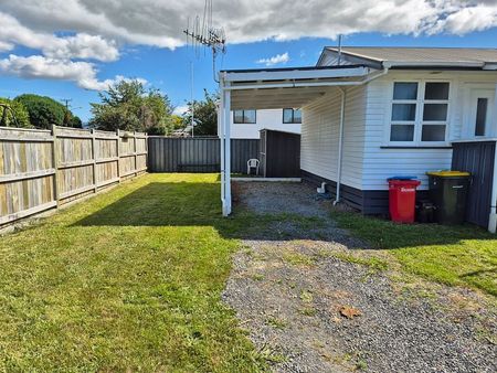 Cosy and Warm 2 Bedroom House - Photo 2